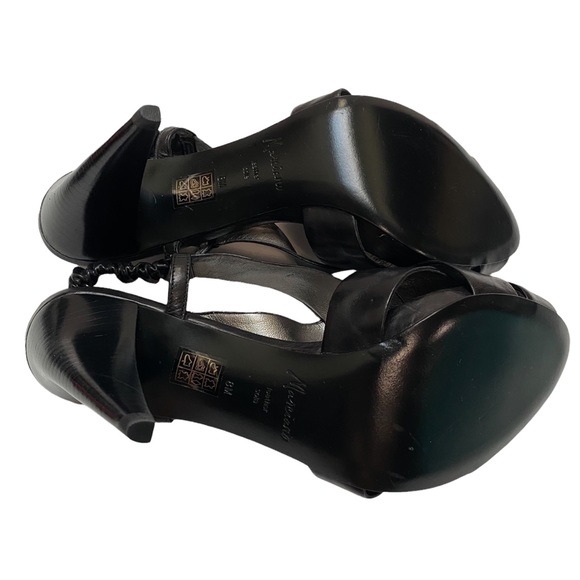 Marciano, Black Leather Basket Weave Peep Toe Heels, 8, NIB - Picture 3 of 4